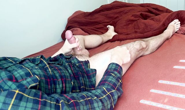 Sensing lazy, fapping my fuckpole in the early afternoon