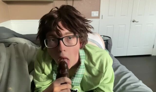 Femboy Poggies Fellates Your IMMENSE EBONY PRICK for a Crops Giftcard