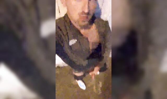 Slutboyben CAM4 Public PornoQueen xpozzzing live on CAM4