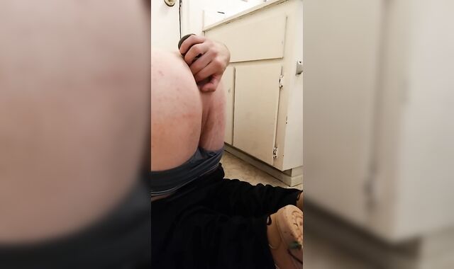 Huge dark-hued pulverize stick vs. youngster rump