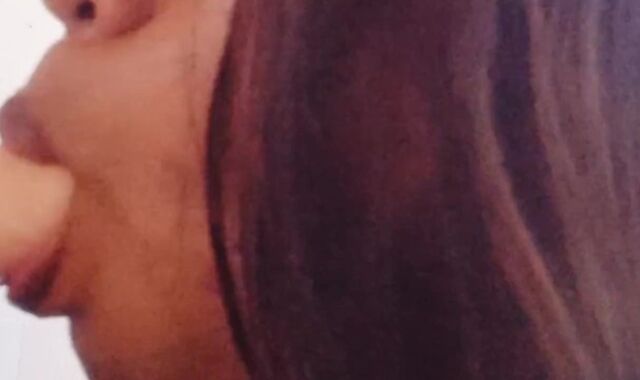 Rica mamada practicando con un consolador