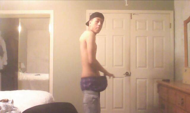 Masturbating Off In My Briefs - SexySaggerYo