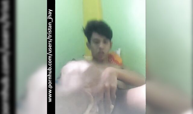 Naughty Asian Stud Fapping Off