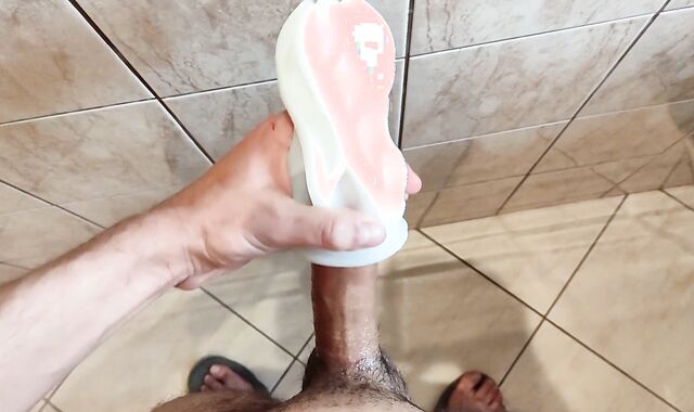 dude plumbs his fucktoy and blows a geyser hard (and loud)