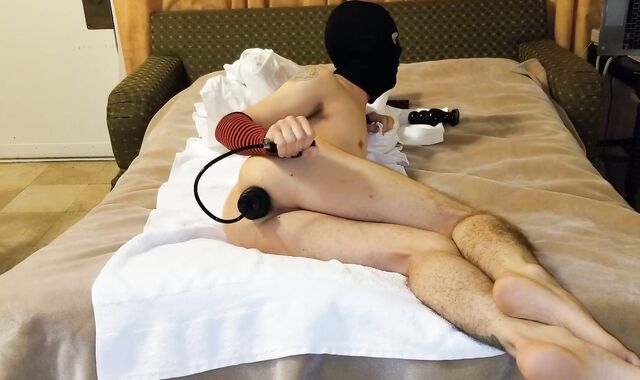 Lean reaming his dark-skinned asshole with yam-sized inflatable ass rump-buttplug