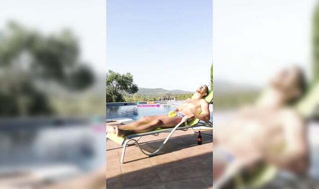 Outdoor Muscle Twink Masturbate by the Pool
