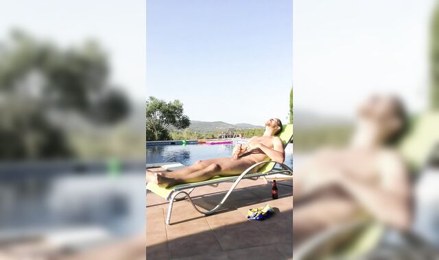 Outdoor Muscle Twink Masturbate by the Pool