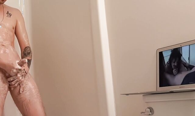 Supah-Pulverizing-Scorching tattooed stud milking his youthful manstick off in the shower to MILF porn