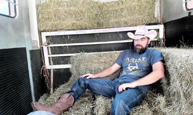 Was suppose to be spurting hay