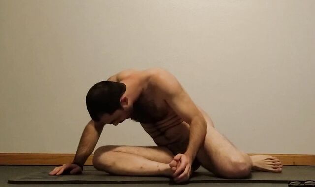 The exercise routine I use for more flexibility. Naked workout with voice-over explanations/thoughts