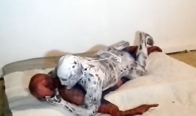 spiderman smashed by his spider enemy