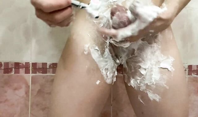 I’m shaving my pubis and nads