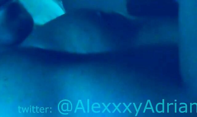 @AlexxxyAdrian con fetiche por las tetillas - nipple fetish - male melon