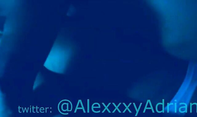 @AlexxxyAdrian con fetiche por las tetillas - nipple fetish - male melon