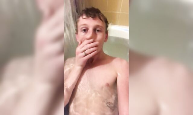 Twink bathtub time