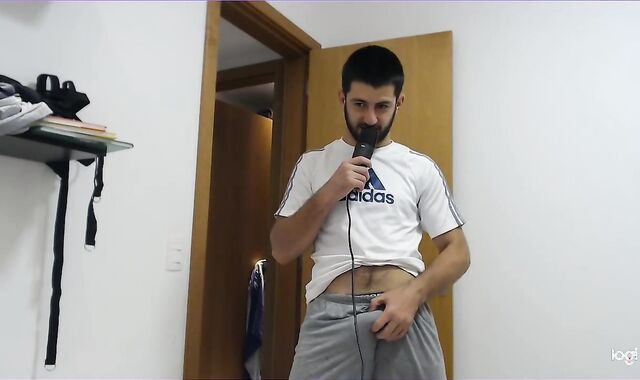 back home after runnning in my grey joggers (you caught spying)