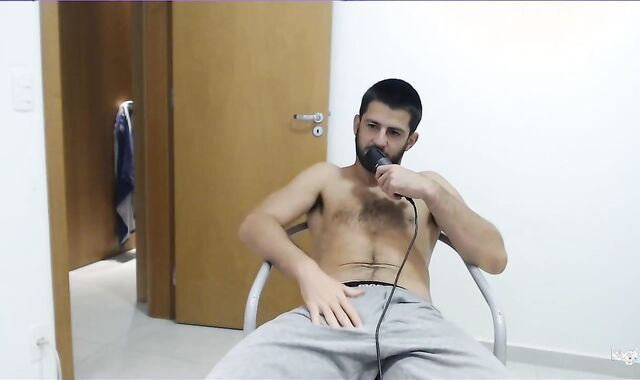 back home after runnning in my grey joggers (you caught spying)