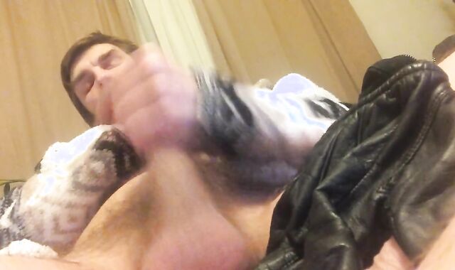 Wanking Off In Wool & Leather With Chisel