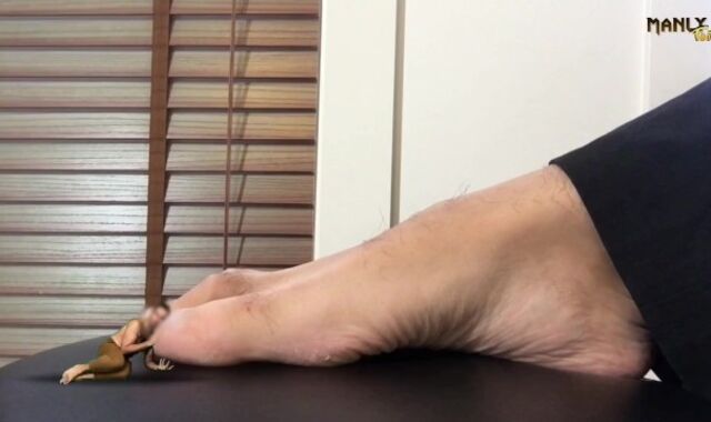 AN UNEXPECTED FRIENDSHIP - MY TEENY LITTLE' FOOT WORSHIPER - MANLYFOOT - MACROPHILIA- FOOT FETISH ????