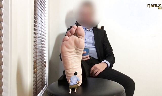 AN UNEXPECTED FRIENDSHIP - MY TEENY LITTLE' FOOT WORSHIPER - MANLYFOOT - MACROPHILIA- FOOT FETISH ????