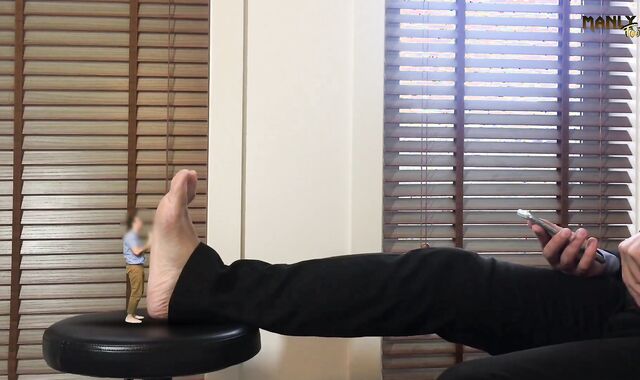 AN UNEXPECTED FRIENDSHIP - MY TEENY LITTLE' FOOT WORSHIPER - MANLYFOOT - MACROPHILIA- FOOT FETISH ????