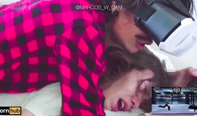 Trépando e Jogando Vídeo Game / B. Roar 4 GAYmeplay