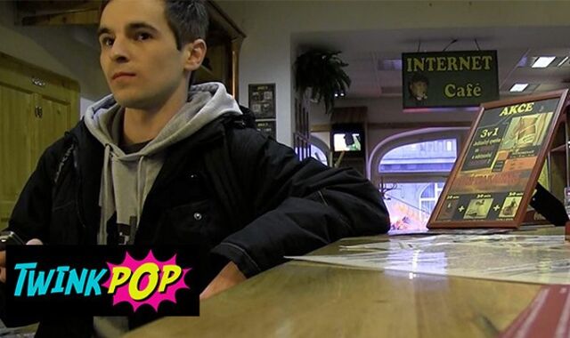 Lad Pop - Tanning Place Is The Nearest Place For The Both Of Them To Get Engaged & To Have Privacy