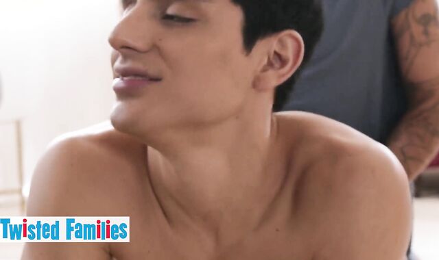 Contorted Families - Pol Fayfer Begins Fapping As Soon As He Watches Ken Summers Half Bare