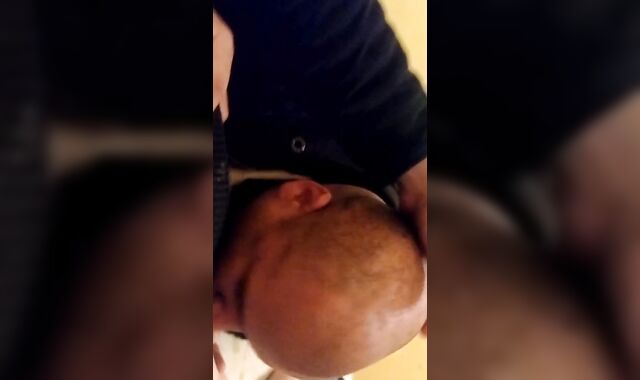 EL VECINO HETEROSEXUAL QUERIA PROBAR COMO SON-IN-LAW MIS CHUPADAS DE VERGA! ESCUCHENLO GEMIR!