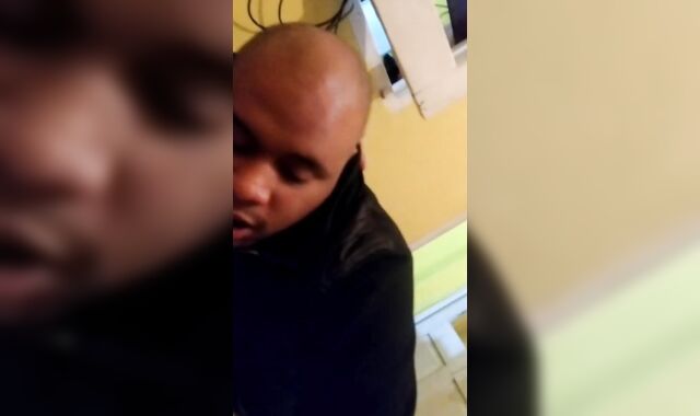 EL VECINO HETEROSEXUAL QUERIA PROBAR COMO SON-IN-LAW MIS CHUPADAS DE VERGA! ESCUCHENLO GEMIR!