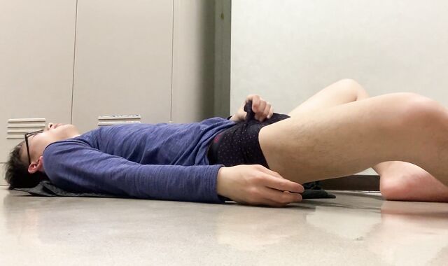 Steamy Chinese Teenie Schoolboy Masturbation Pop-Shot Locker Apartment Uncensored Amateur