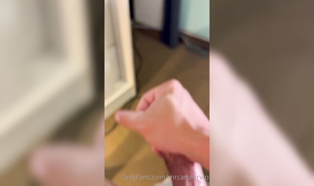 Jacking off with a mirror