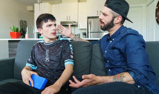 Caring Step Dad Romeo Davis Helps Step Sonnie-In-Law Felix O'Dair With His Prick Injury - DadCreep