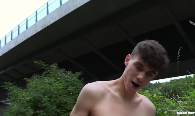 BigStr - He Finds A Stellar Guy Under The Bridge Who Needs A Horny Company And A Plenty Of Of Money