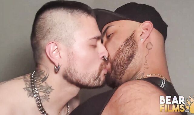 BEARFILMS Latino Tepiteno Barebacks Bottom Gay Mexicano