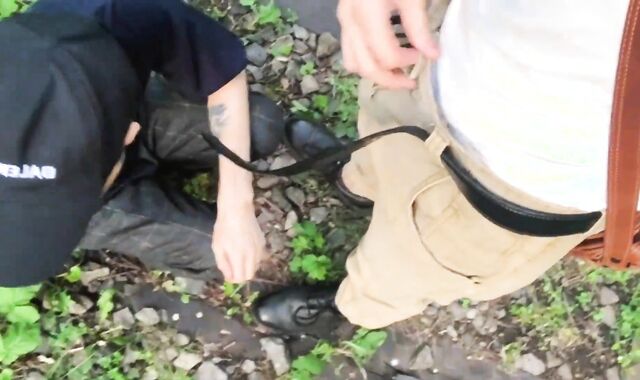 Help A Pal In The Woods