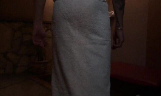 Paja en el sauna y me interrumpe mi amigo