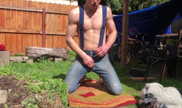 Spectacular fuck-stick public jerkoff outside in yard with jizz-shot