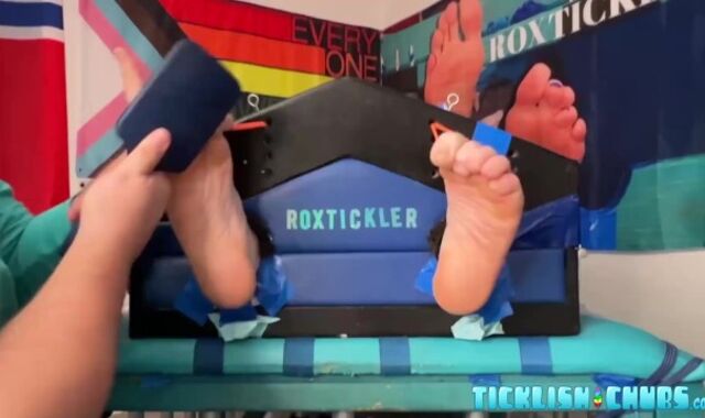 Obese dom Matt seduced Ryan into foot and figure tickling