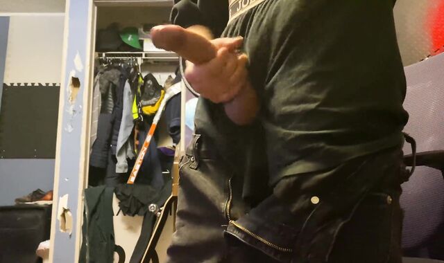 Standing Up Delectations