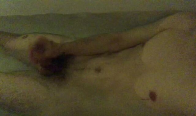 Homo fapped off his boner and money-shot