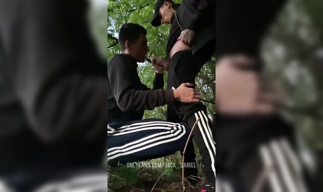 A nubile stud fellated me in the woods, I cum on his face