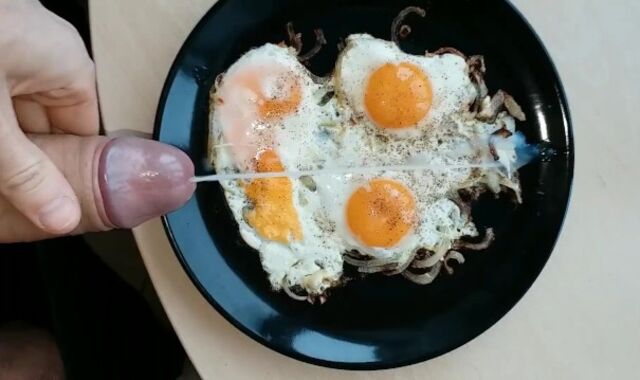 Kozzy makes breakfast and cumming on food, yummy jism