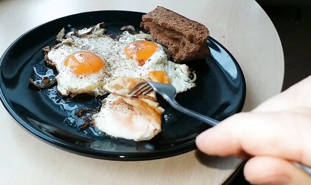 Kozzy makes breakfast and cumming on food, yummy jism