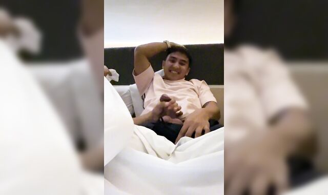 SARAP NA SARAP HABANG JINAJAKOL NG KAIBIGAN