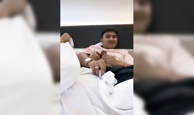 SARAP NA SARAP HABANG JINAJAKOL NG KAIBIGAN