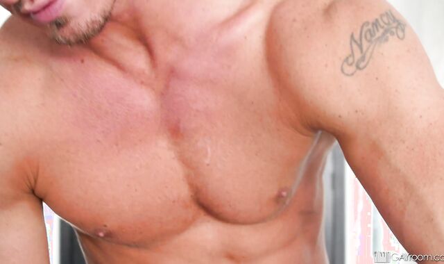 Ripped Masseuse Couldn't Wait To Deep Massage Tight Butt