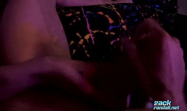 Gay-For-Pay guy Galvin Kelly uses smash stick for very first-ever time solo