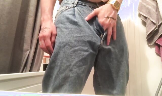 A dude in jeans milked off his man sausage and nutted