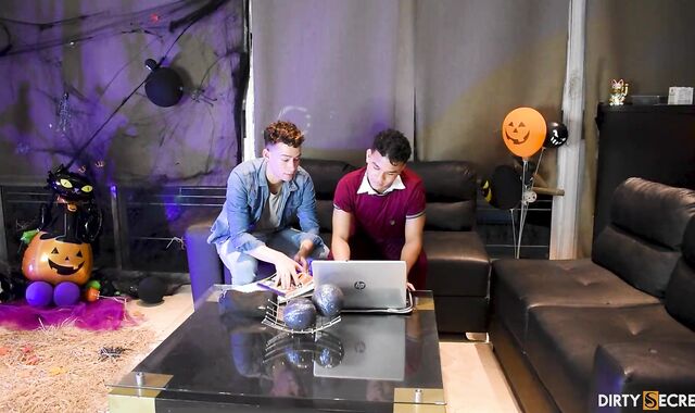 COLLEGE ACQUAINTANCE CONVINCES HIS STRAIGHT FRIEND TO PULVERIZE AT HIS PARENTS' MANSION.